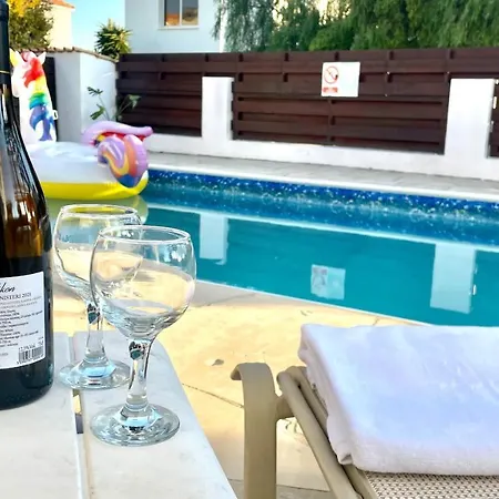 Dom wakacyjny Georgina & Marianda