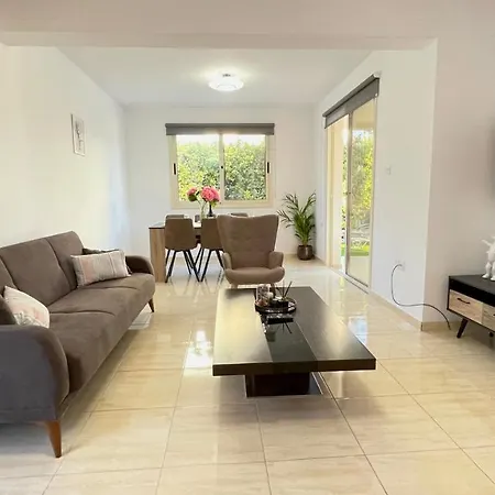 Georgina & Marianda Дом отдыха *