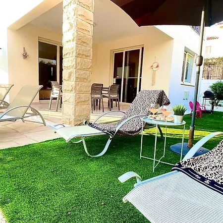 Дом отдыха Georgina & Marianda Корал-Бэй