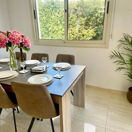 Georgina & Marianda بيت للعطل كورال باي