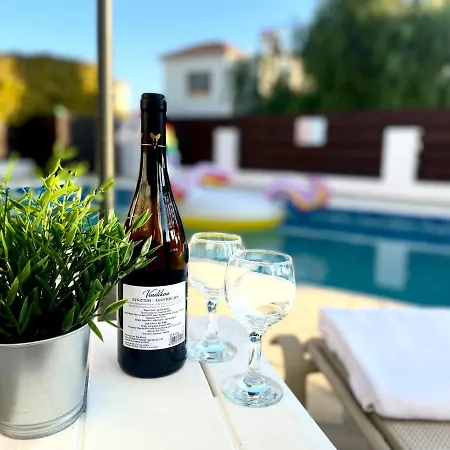 بيت للعطل Georgina & Marianda كورال باي