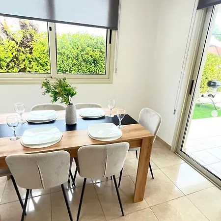 Georgina & Marianda كورال باي